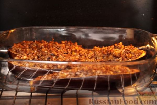 Баклажаны, фаршированные гречкой и грибами (в духовке)