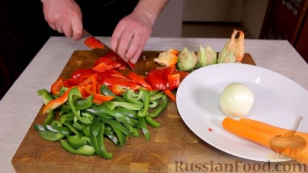 Говядина с овощами на сковороде, по-азиатски