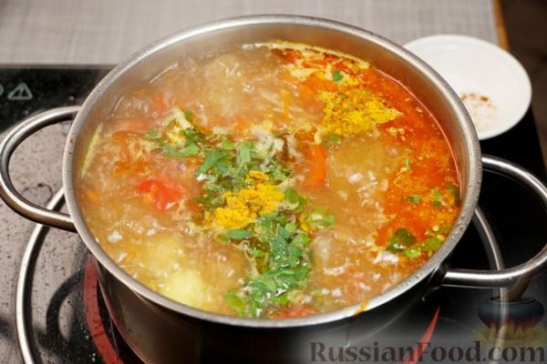 Куриный суп с овощами и яйцами