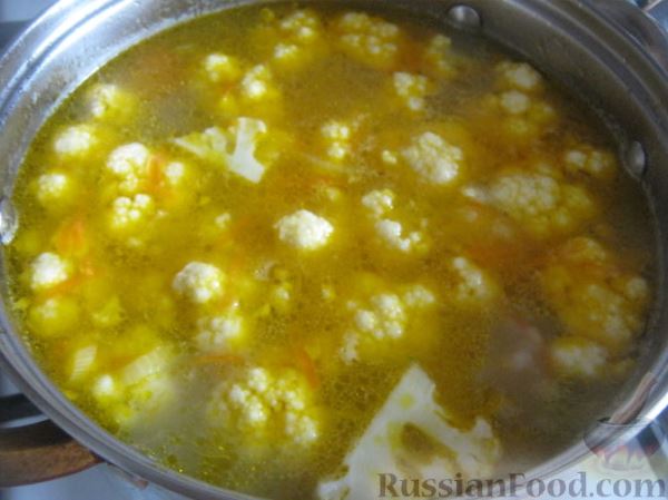 Куриный суп с перловкой и цветной капустой