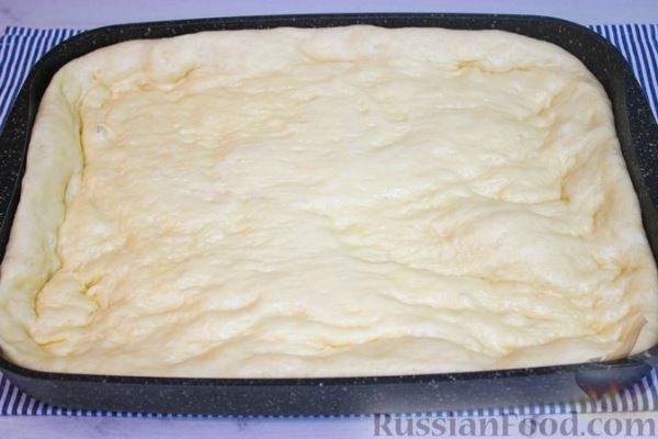 Открытый пирог с фаршем и сыром