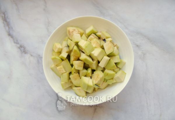 Салат из баклажанов и огурцов в томате на зиму