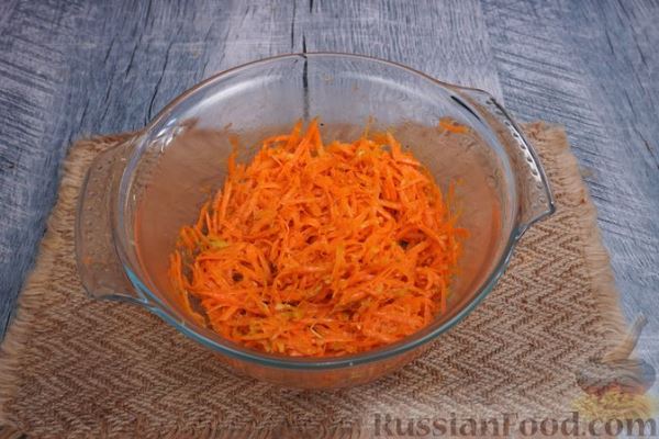 Салат из моркови с голубикой и грецкими орехами