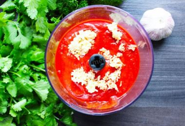Соус для шашлыка из томатной пасты с кинзой
