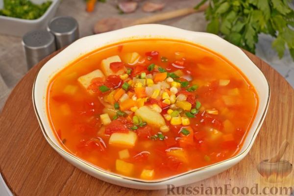 Томатный суп с кабачками, кукурузой и сладким перцем